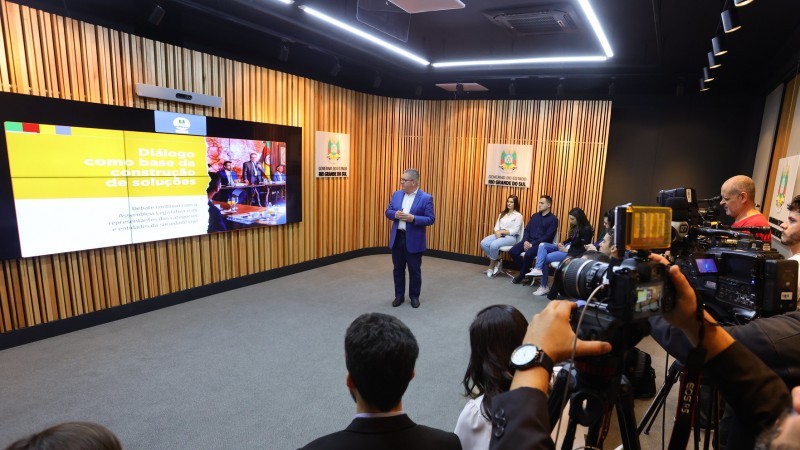 Governador Ranolfo apresentou balanço para jornalistas presentes no Palácio Piratini, mas também houve transmissão pela internet -Foto: Itamar Aguiar / Palácio Piratini
