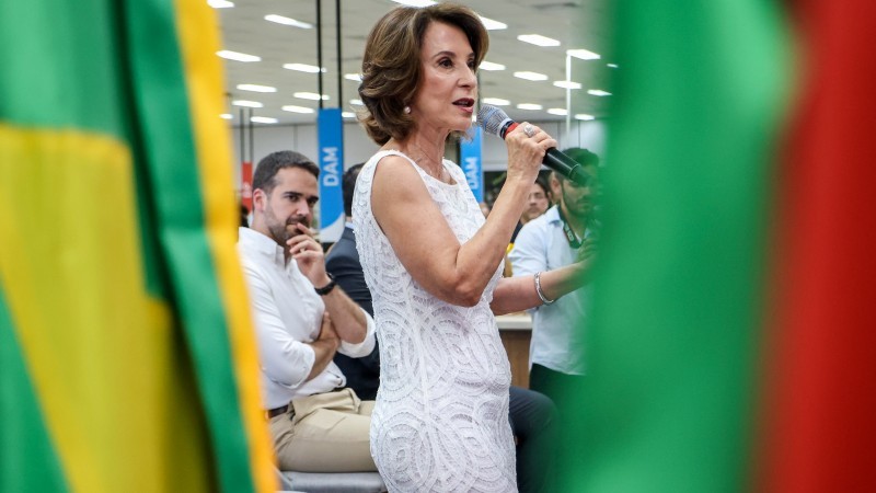 Leite participou da cerimônia de recondução de Raquel à titularidade da Seduc -Foto: Gustavo Mansur/Palácio Piratini