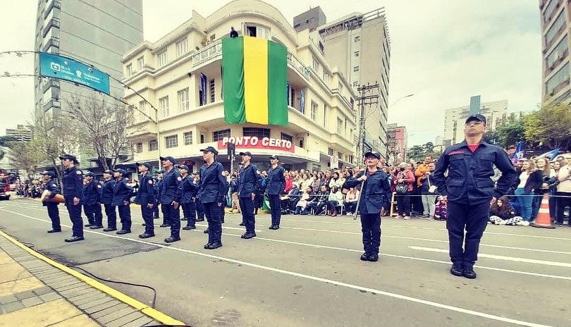 Antes de inscrever crianças e adolescentes em projetos, Corpo de Bombeiros orienta o contato com a guarnição
