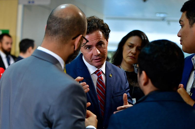 Veneziano com jornalistas: não nos ajoelharemos diante de práticas terroristas - Waldemir Barreto/Agência Senado