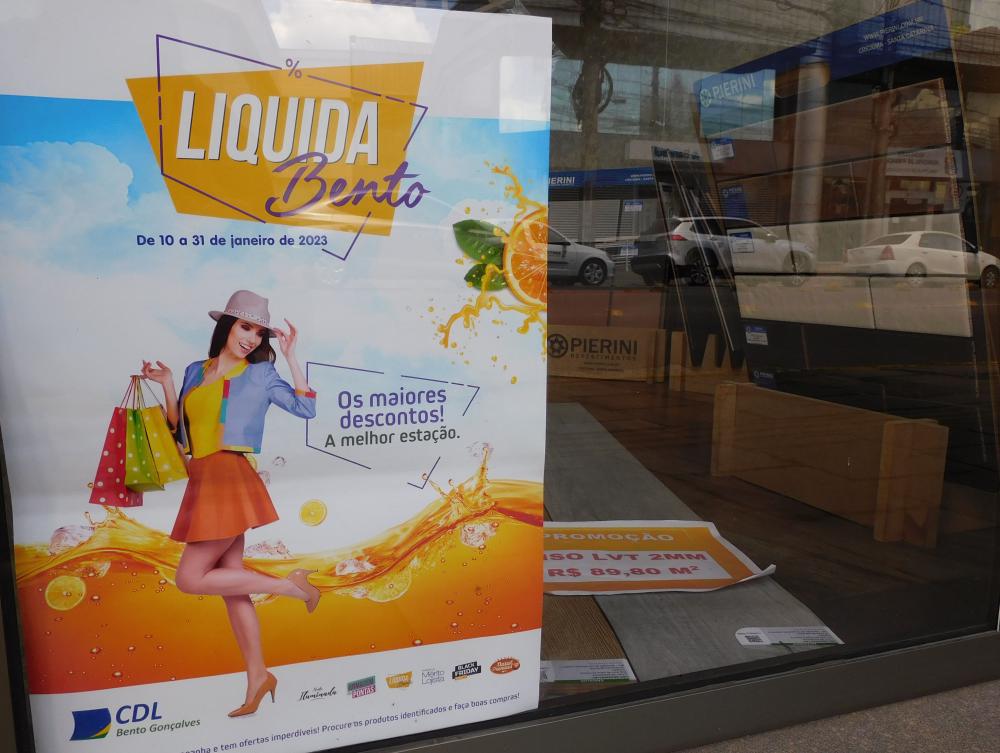 Período de promoções nas lojas da cidade seguem até o dia 31 de janeiro - Foto: Alessandro Manzoni/Exata Comunicação