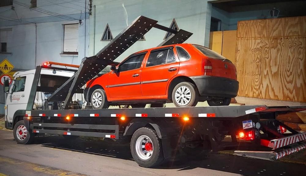 VW Gol utilizado pela dupla foi recolhido ao depósito credenciado do Detran - Fotos: Brigada Militar/Divulgação