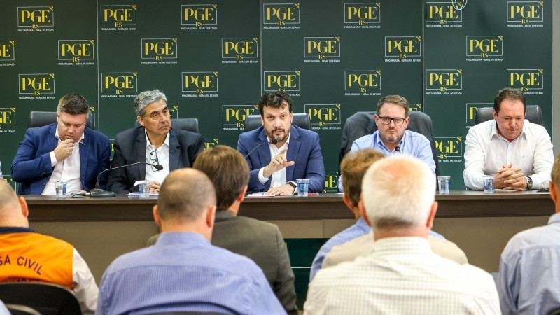 Lemos disse que entre os pontos prioritários do novo plano estão o combate à fome e ao desabastecimento de água -Foto: Gustavo Mansur/Palácio Piratini