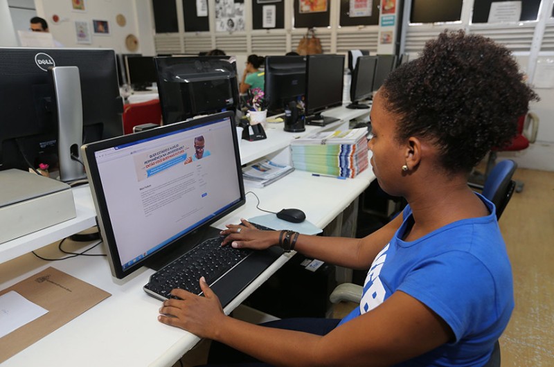 A política prevê medidas de estruturação e incentivo ao ensino de computação, programação e robótica nas escolas - Foto: Mateus Pereira/GOVBA