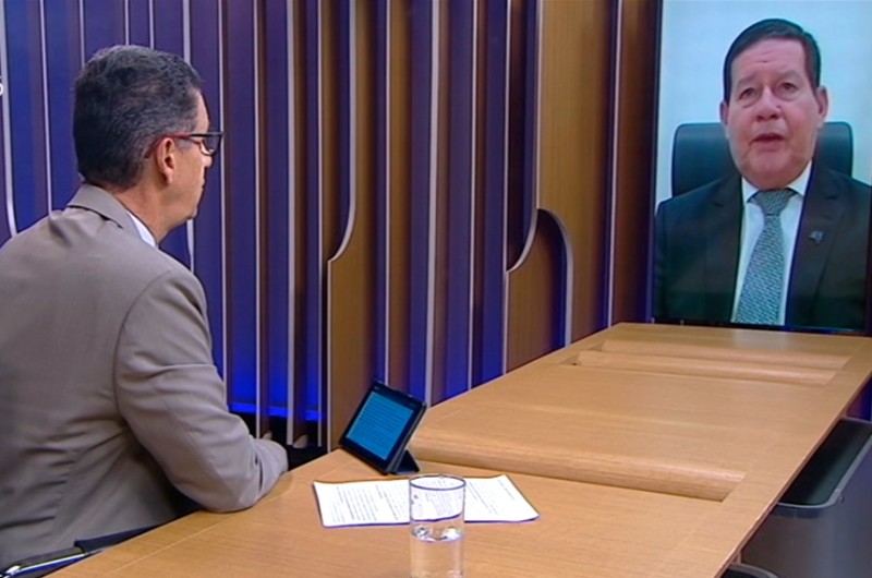 Hamilton Mourão durante entrevista concedida à TV Senado - Reprodução/TV Senado