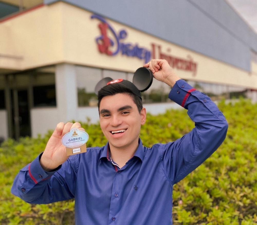O estudante de Publicidade e Propaganda já está trabalhando na Disney pela terceira vez. Crédito: Reprodução/ Redes Sociais 