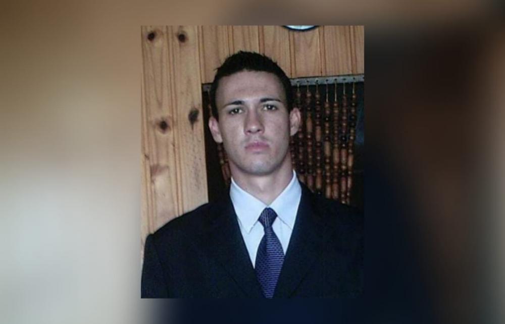 No momento do desaparecimento, Jean estava vestindo uma camiseta bordô, bermuda azul escuro e chinelos pretos. Ele também tem tatuagens nos braços, pernas e peito. 