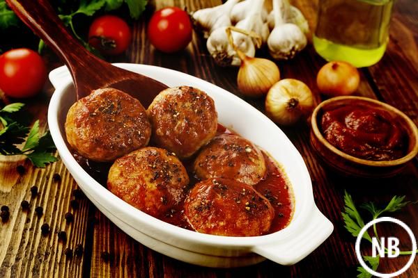 Aprenda a fazer almôndegas ao molho pomodoro rústico