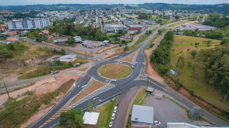 Obra importante para o fluxo de veículos na região, a intervenção trará mais segurança aos condutores e pedestres -Foto: Joel Vargas/Ascom GVG