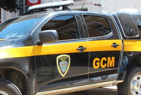 A mulher, de 20 anos, foi presa por uma guarnição da Guarda Civil Municipal depois que funcionários flagram o crime. Crédito: Rodrigo De Marco 