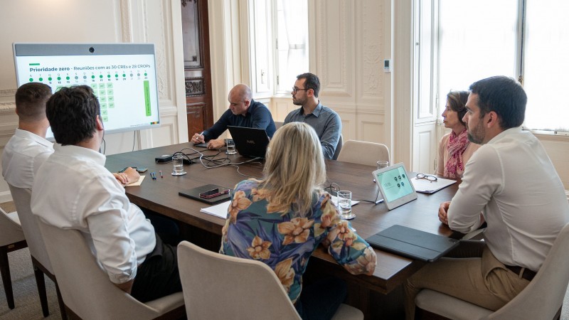 Secretárias Raquel (Educação) e Izabel (Obras Públicas) apresentaram avaliação ao governador em reunião nesta segunda (23/1) -Foto: Maurício Tonetto/Palácio Piratini