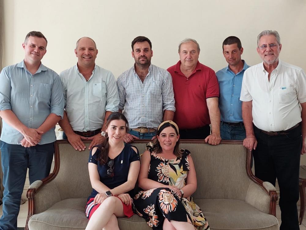 André Gasperin, Fernando Pettenuzzo, Agustín Gamba, Miguel Codatto, Fernando Piccardo, Miguel Fontana, Elba Hornazabal, Manuela Astaburuaga são os fundadores da entidade - Foto: Acervo ABE/Divulgação