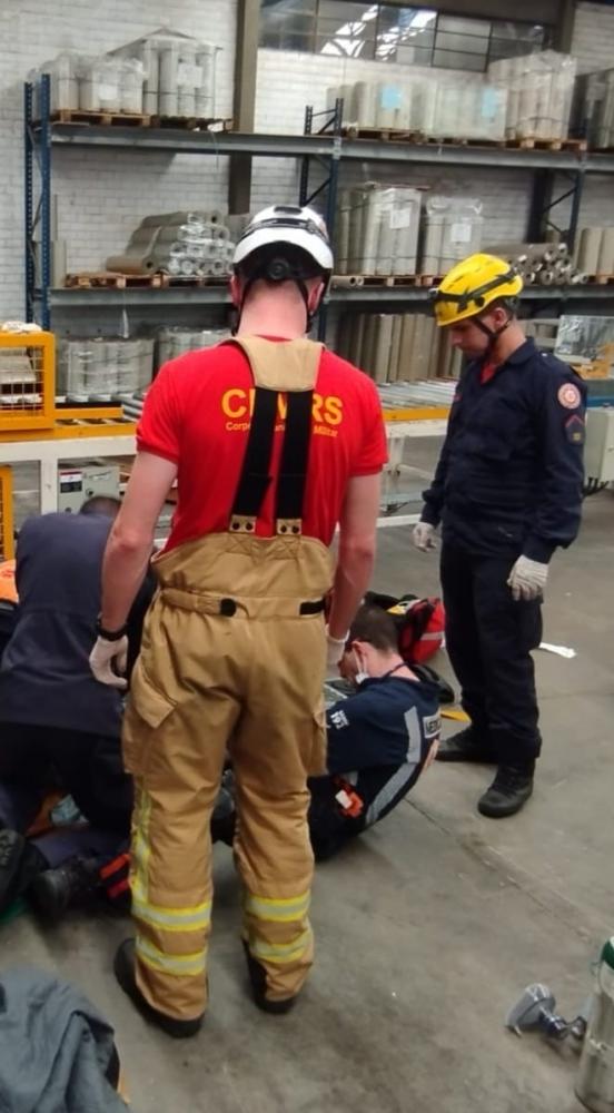 Homem de 33 anos foi reanimado pelo Corpo de Bombeiros e socorristas do SAMU - Foto: Corpo de Bombeiros/Divulgação