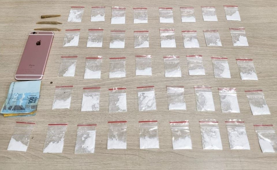foram apreendidas 41 porções de cocaína que estavam prontas para serem vendidas - Foto: Polícia Civil/Divulgação