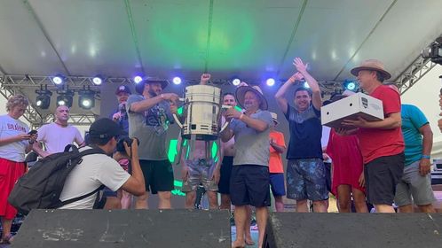 André Trevisan da Silva, Luciano Moro e Osmar Arsego ganharam o título que tem como requisito temperar a carne apenas com sal. Crédito: Divulgação