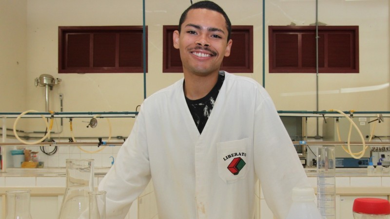 Dexter, 19 anos, ganhou o Prêmio Pró-Sinos na Mostratec, o que viabilizou sua ida à Suíça -Foto: Luis Eduardo Selbach/Fundação Liberato