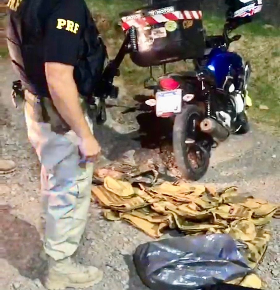 Flagrante foi dado durante abordagem no posto da PRF em Veranópolis - Fotos: PRF/Divulgação