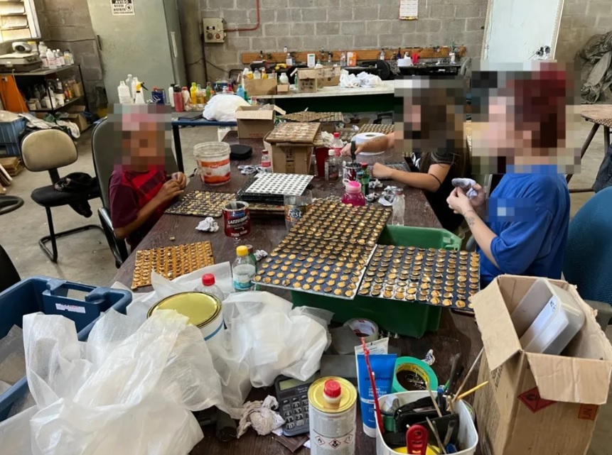 No local, foram encontrados um menino de 13 anos e duas meninas, uma de 14 e outra de 17 anos. Eles foram afastados do trabalho. Crédito: MTE/Divulgação