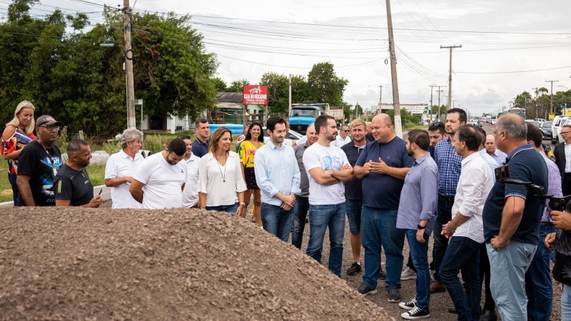 Em Imbé, Leite conferiu o andamento das obras de duplicação, pavimentação e revitalização da Avenida Paraguassu -Foto: Maurício Tonetto/Secom