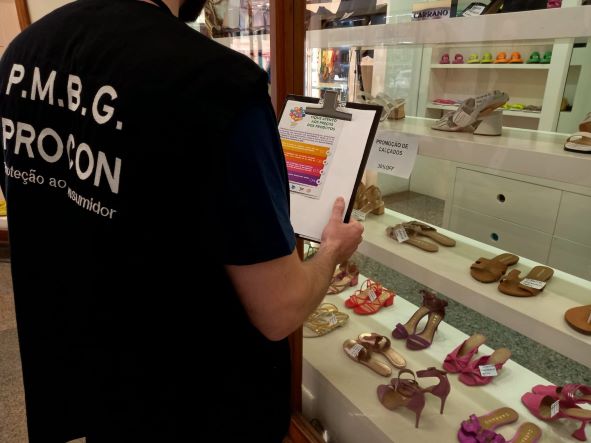 Neste ano, cerca de 201 estabelecimentos locais foram fiscalizados e orientados, sendo emitidas 42 notificações para regularização. Crédito: Divulgação