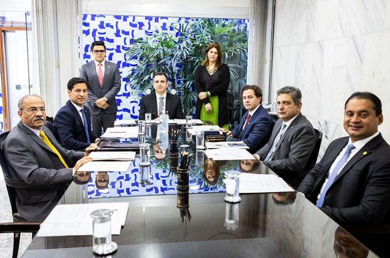 Membros da Comissão Diretora do Senado durante reunião nesta terça-feira - 