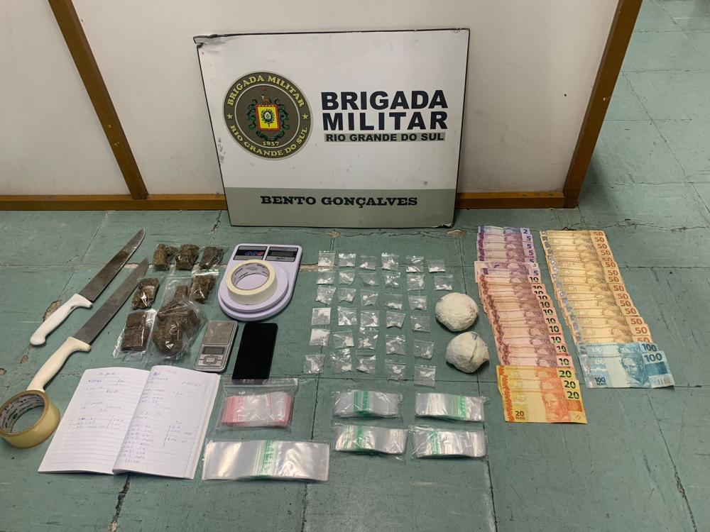 Policiais da BM prendem dois homens por tráfico e receptação em Bento Gonçalves