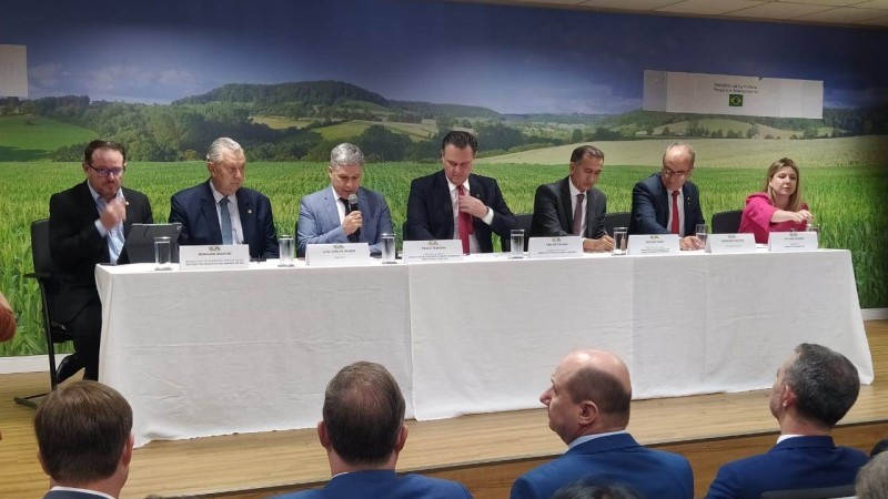 Problema da estiagem foi discutido com o ministro do Desenvolvimento Agrário, Paulo Teixeira -Foto: Tenente Sabrina Ribas/Ascom Casa Militar