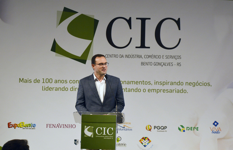 Somente o gabinete do prefeito Diogo Siqueira teve aumento de mais de 70% nos gastos com pessoal em 2022 - Fotos: Divulgação