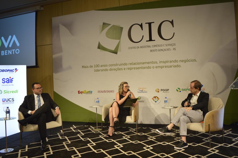 Prefeito Diogo Siqueira, presidente Marijane Paese e o empresário Cesar Cini debateram questões envolvendo a inovação e o empreendedorismo - Foto: Barbara SAlvati