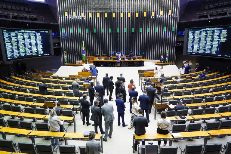 Deputados votam projetos no Plenário - (Foto: Pablo Valadares / Câmara dos Deputados)