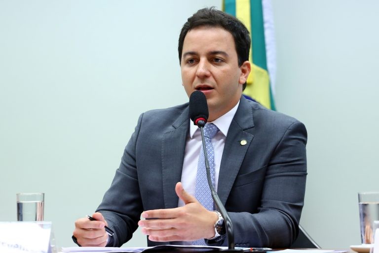Célio Studart: “A jornada de 30 horas é uma demanda histórica da enfermagem” - (Foto: Vinicius Loures/Câmara dos Deputados)