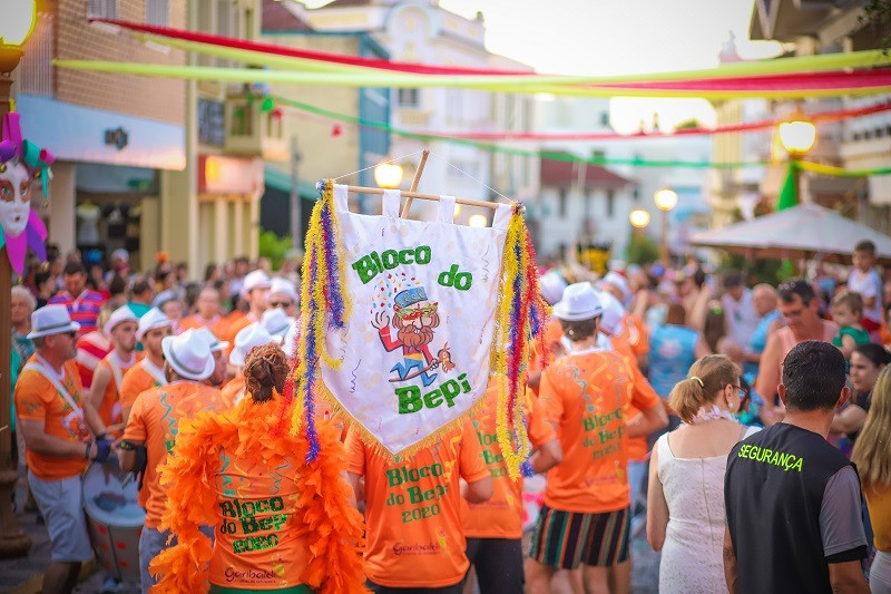 Carnaval Retrô ocorre neste sábado, 18, em Garibaldi. Crédito: Divulgação