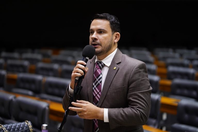O autor da proposta, deputado Capitão Alberto Neto - (Foto: Pablo Valadares/Câmara dos Deputados)
