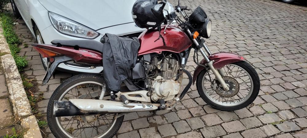 O fato ocorreu por volta de 9h45min, entre uma moto HONDA CG 150 FAN e uma FIAT/TORO, veículos emplacados em Bento Gonçalves. Foto: Rádio Difusora