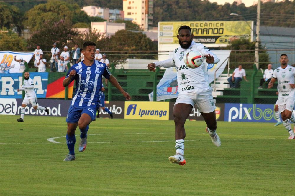 Com a vitória de virada, Esportivo depende só de suas forças para escapar do rebaixamento - Foto: Kevin Sganzerla