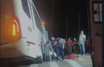 Acidente entre motocicleta e ônibus deixa dois feridos em Bento Gonçalves
