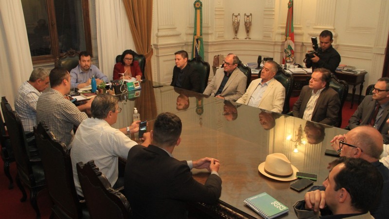 Criação de um fundo para viabilizar melhorias ambientais na região foi uma das propostas discutidas em reunião -Foto: Nabor Goulart / Ascom Casa Civil