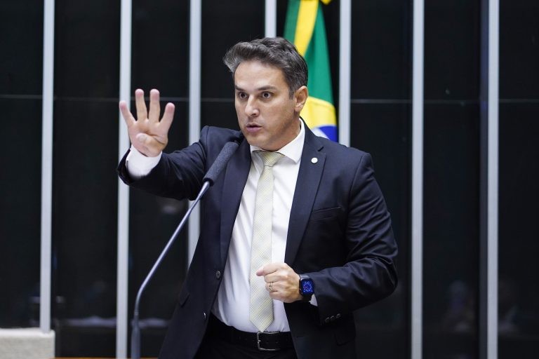 Zucco: o uso do celular pode facilitar a criação de uma rede de proteção a crianças - (Foto: Pablo Valadares / Câmara dos Deputados)