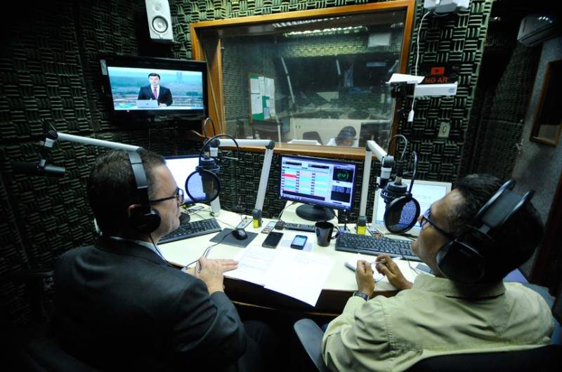 Adriano Faria e Jeziel Carvalho apresentam o programa diariamente, transmitido pela Rádio Senado - Geraldo Magela/Agência Senado