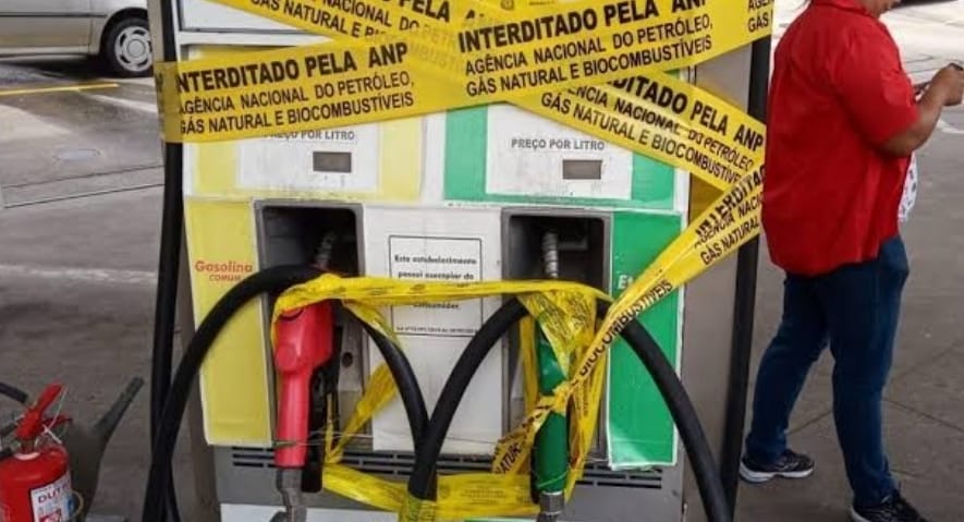 Um tanque e de uma bomba de óleo diesel B S10 comum do Auto Posto Della Curva Ltda., em Caxias do Sul, foram interditados. Crédito: Divulgação