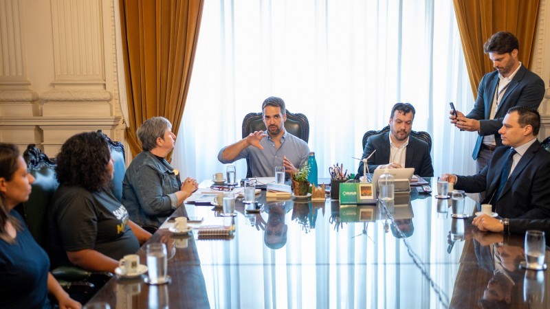 Leite disse que está sensibilizado com a situação das merendeiras e que a prioridade é evitar que elas sejam mais prejudicadas -Foto: Maurício Tonetto/Secom