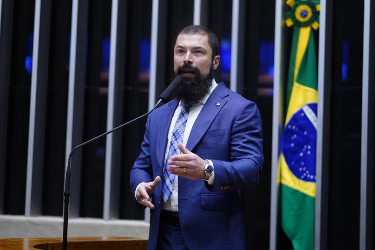 O autor da proposta, deputado Delegado Paulo Bilynskyj - (Foto: Pablo Valadares/Câmara dos Deputados)