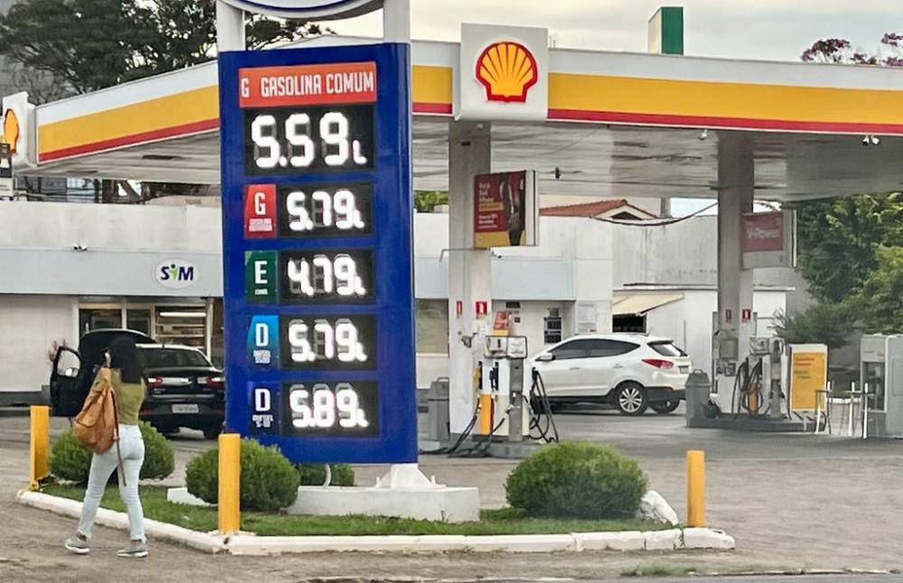 Postos de combustíveis não repassaram a redução de R$ 0,13 dada pela Petrobras para as distribuidoras - Foto: NB Notícias