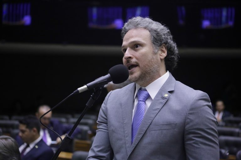 O autor da proposta, deputado Fred Costa - (Foto: Paulo Sergio/Câmara dos Deputados)