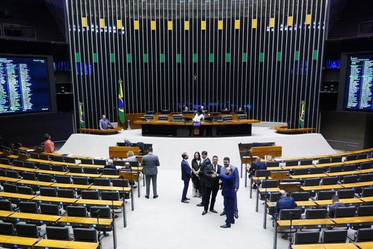Deputados votam projetos no Plenário - (Foto: Pablo Valadares / Câmara dos Deputados)