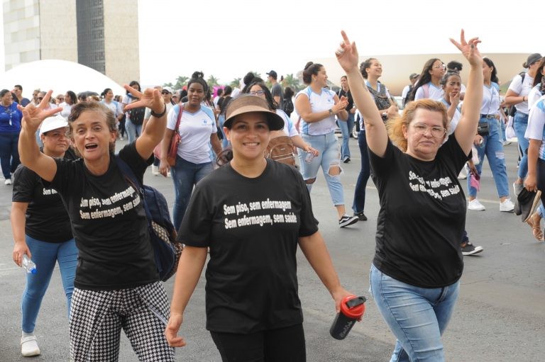 Profissionais de enfermagem fizeram diversas manifestações em defesa do piso - (Foto: Billy Boss/Câmara dos Deputados)
