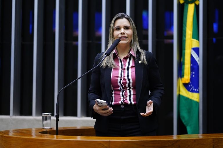 A autora da proposta, deputada Clarissa Tércio - (Foto: Pablo Valadares/Câmara dos Deputados)