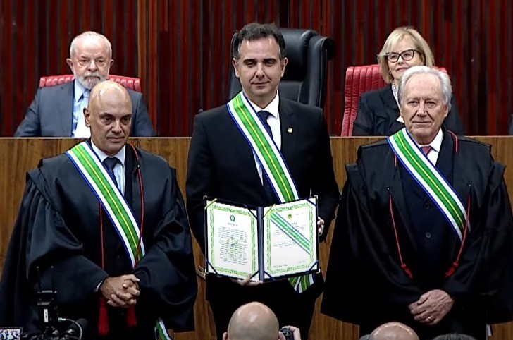 Pacheco, entre Moraes e Lewandowski: o Brasil viveu período um período infeliz, de reiterados ataques à democracia - Reprodução / Justiça Eleitoral