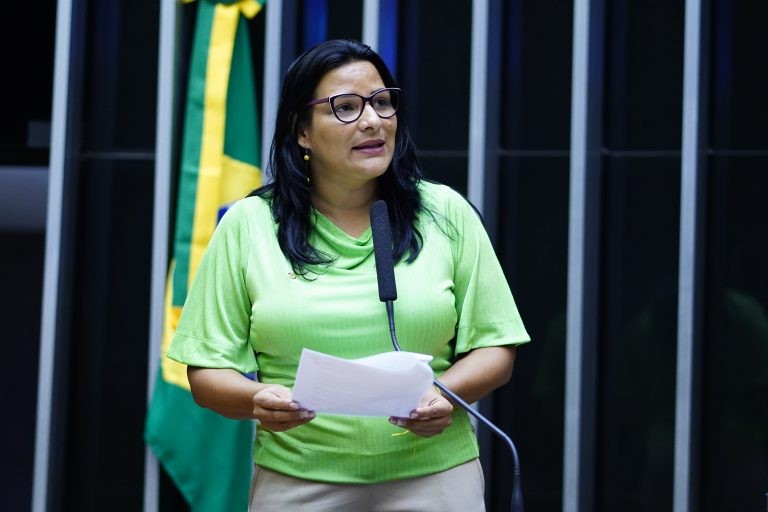 A autora da proposta, deputada Juliana Cardoso - (Foto: Pablo Valadares/Câmara dos Deputados)