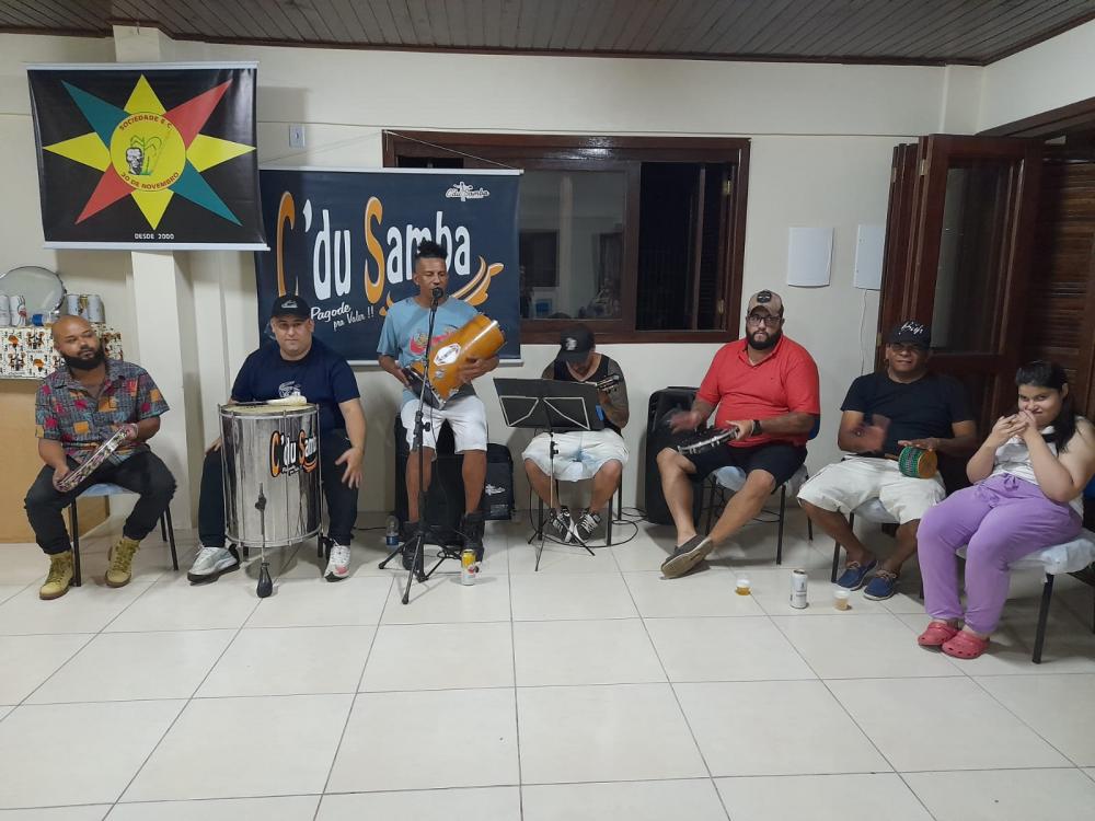A animação da roda de samba será do grupo C'du Samba. Crédito: Divulgação